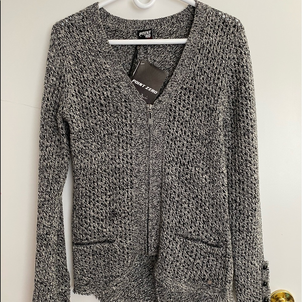 Point Zero Zippered sweater. Size medium